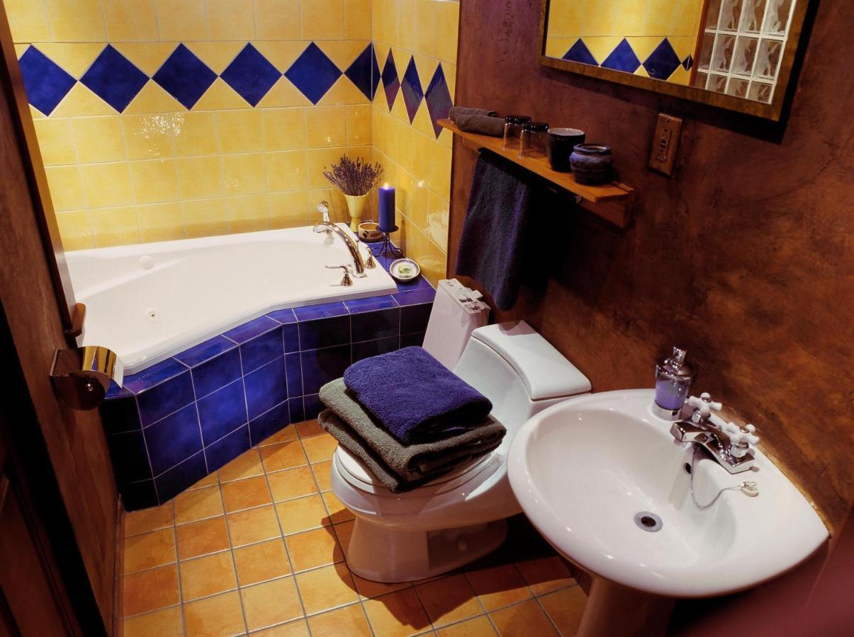 A La Carte Bed & Breakfast มอนทรีอัล ภายนอก รูปภาพ