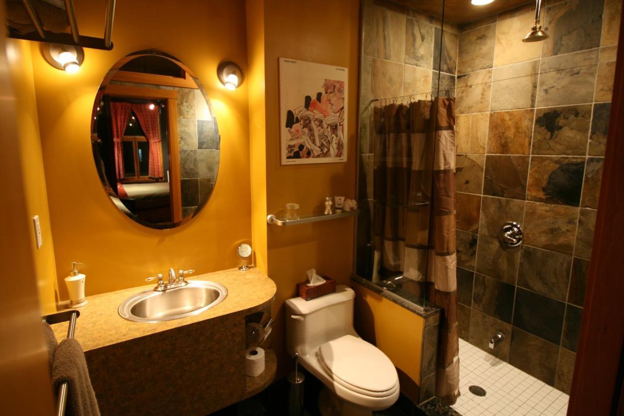A La Carte Bed & Breakfast มอนทรีอัล ภายนอก รูปภาพ
