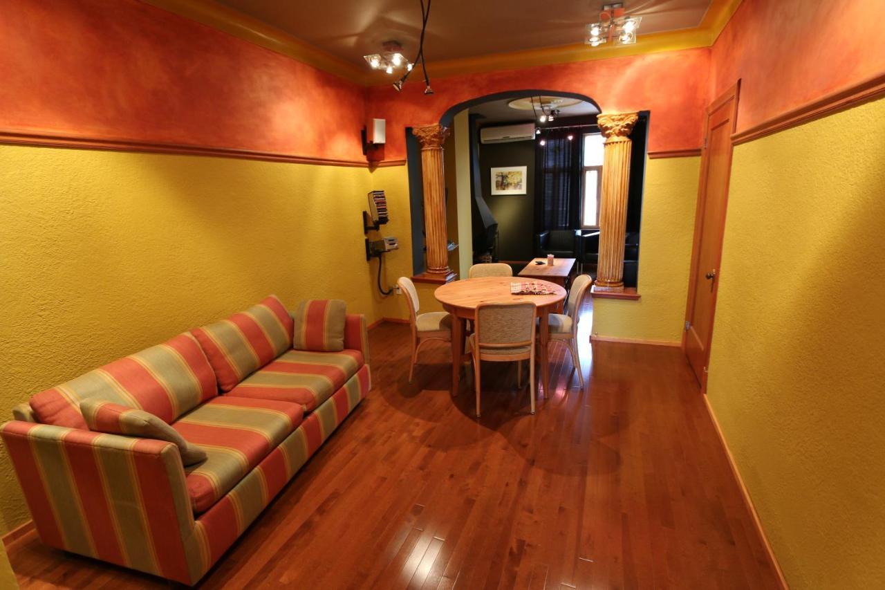 A La Carte Bed & Breakfast มอนทรีอัล ภายนอก รูปภาพ