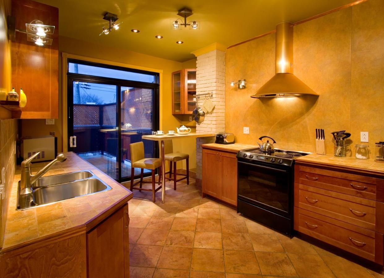 A La Carte Bed & Breakfast มอนทรีอัล ภายนอก รูปภาพ