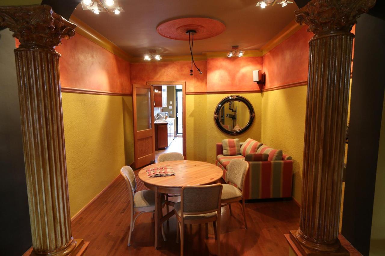 A La Carte Bed & Breakfast มอนทรีอัล ภายนอก รูปภาพ