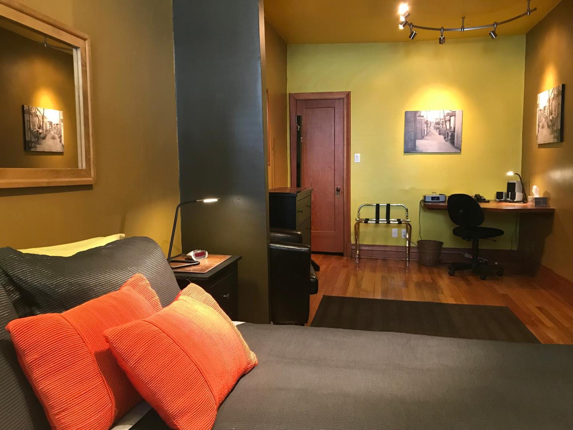 A La Carte Bed & Breakfast มอนทรีอัล ภายนอก รูปภาพ